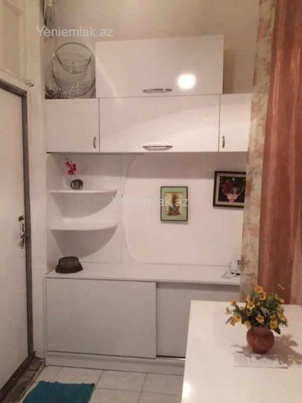 Satılır 1 otaqlı köhnə tikili 35 m²