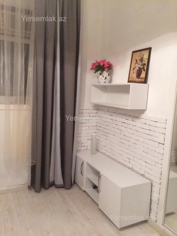 Satılır 1 otaqlı köhnə tikili 35 m²