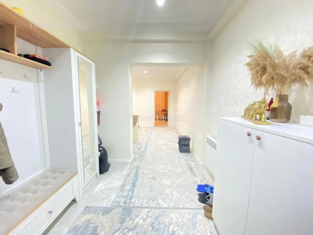 Satılır 3 otaqlı yeni tikili 130 m²