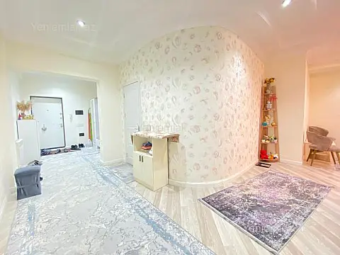 Satılır 3 otaqlı yeni tikili 130 m²