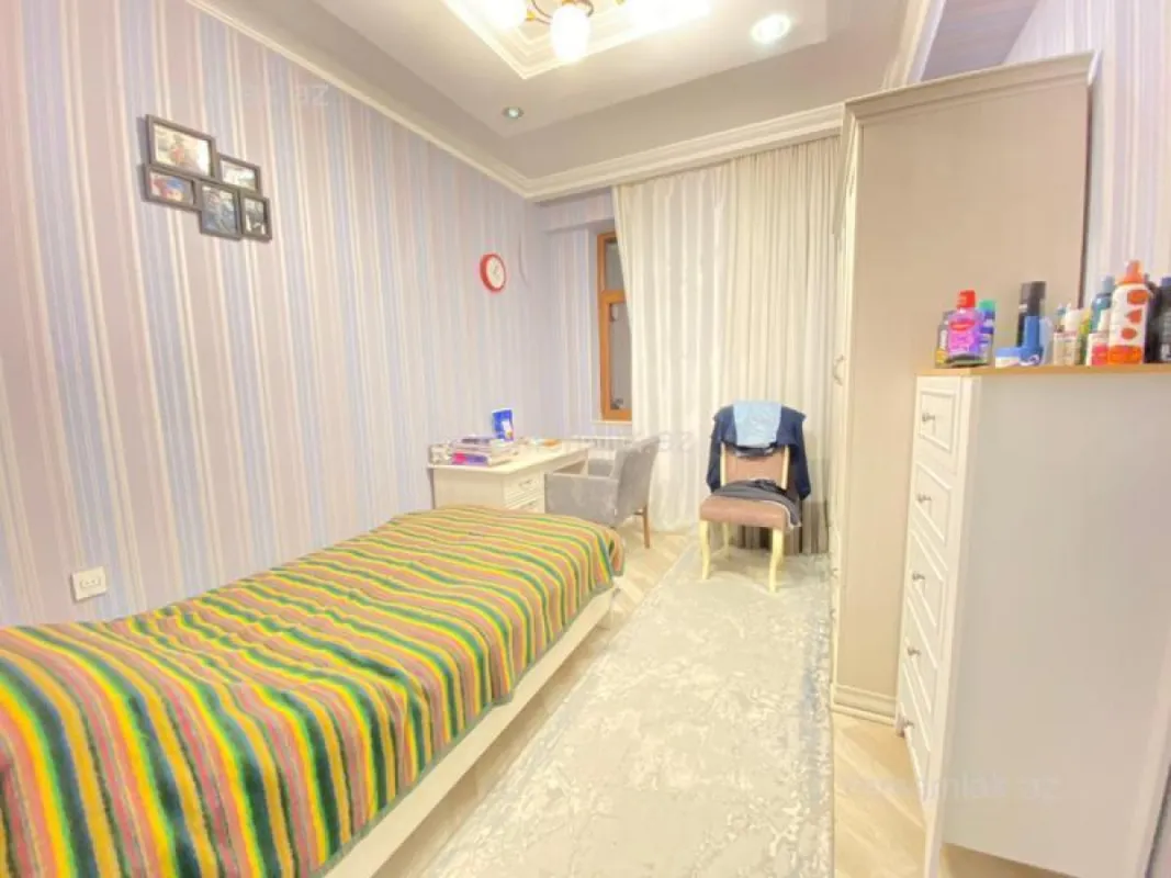 Satılır 3 otaqlı yeni tikili 130 m²