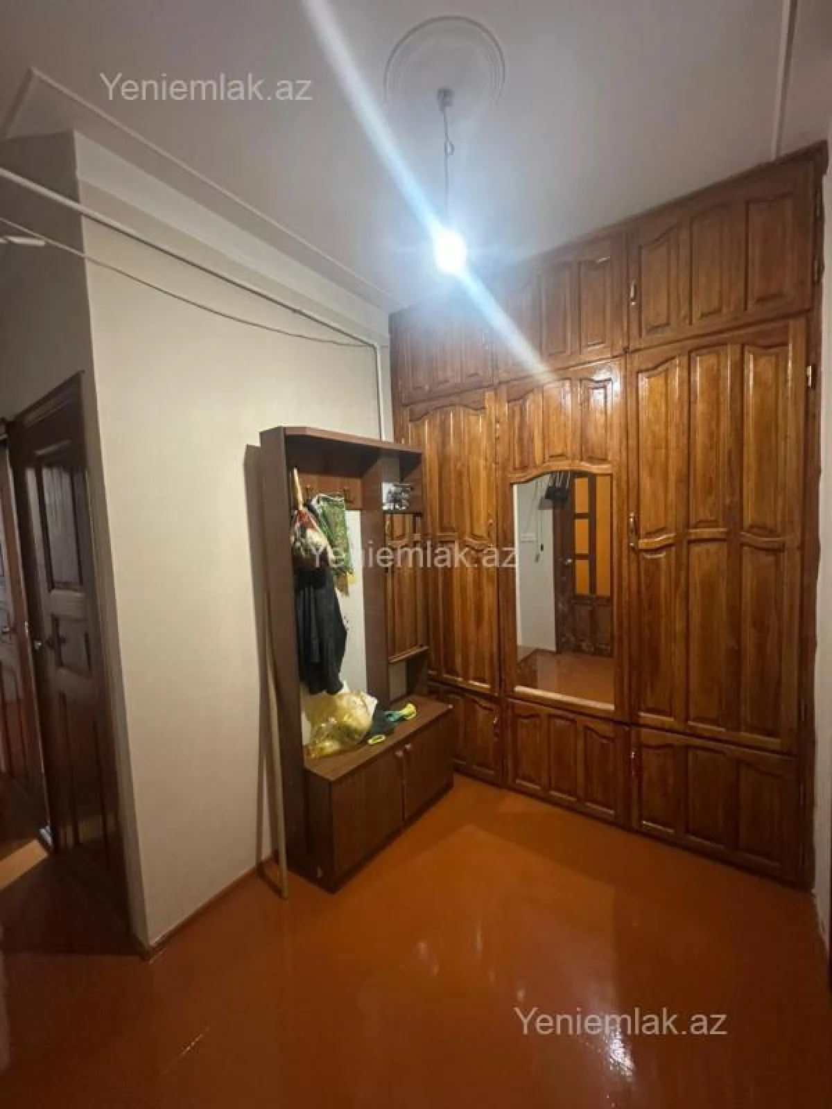 Satılır 2 otaqlı köhnə tikili 60 m²
