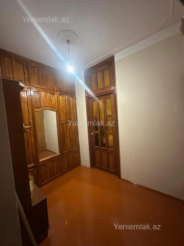 Satılır 2 otaqlı köhnə tikili 60 m²