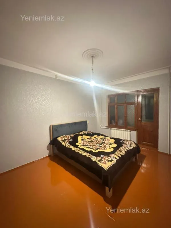 Satılır 2 otaqlı köhnə tikili 60 m²