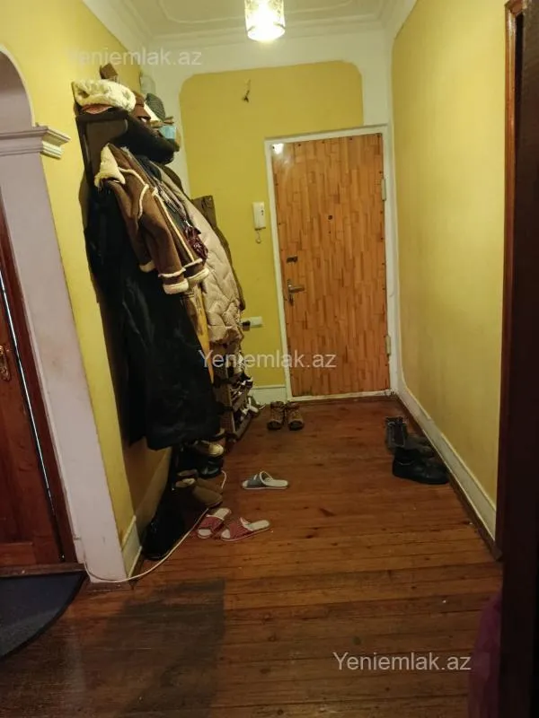 Satılır 3 otaqlı köhnə tikili 70 m²