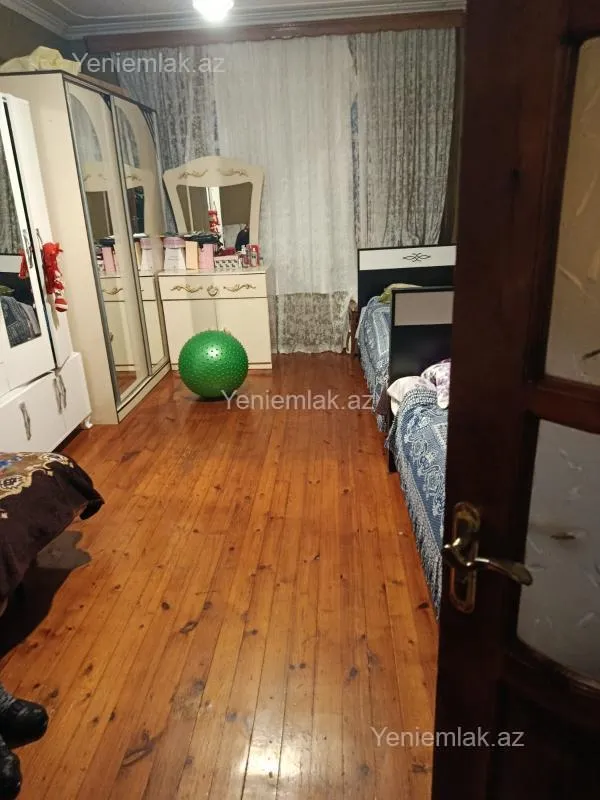 Satılır 3 otaqlı köhnə tikili 70 m²