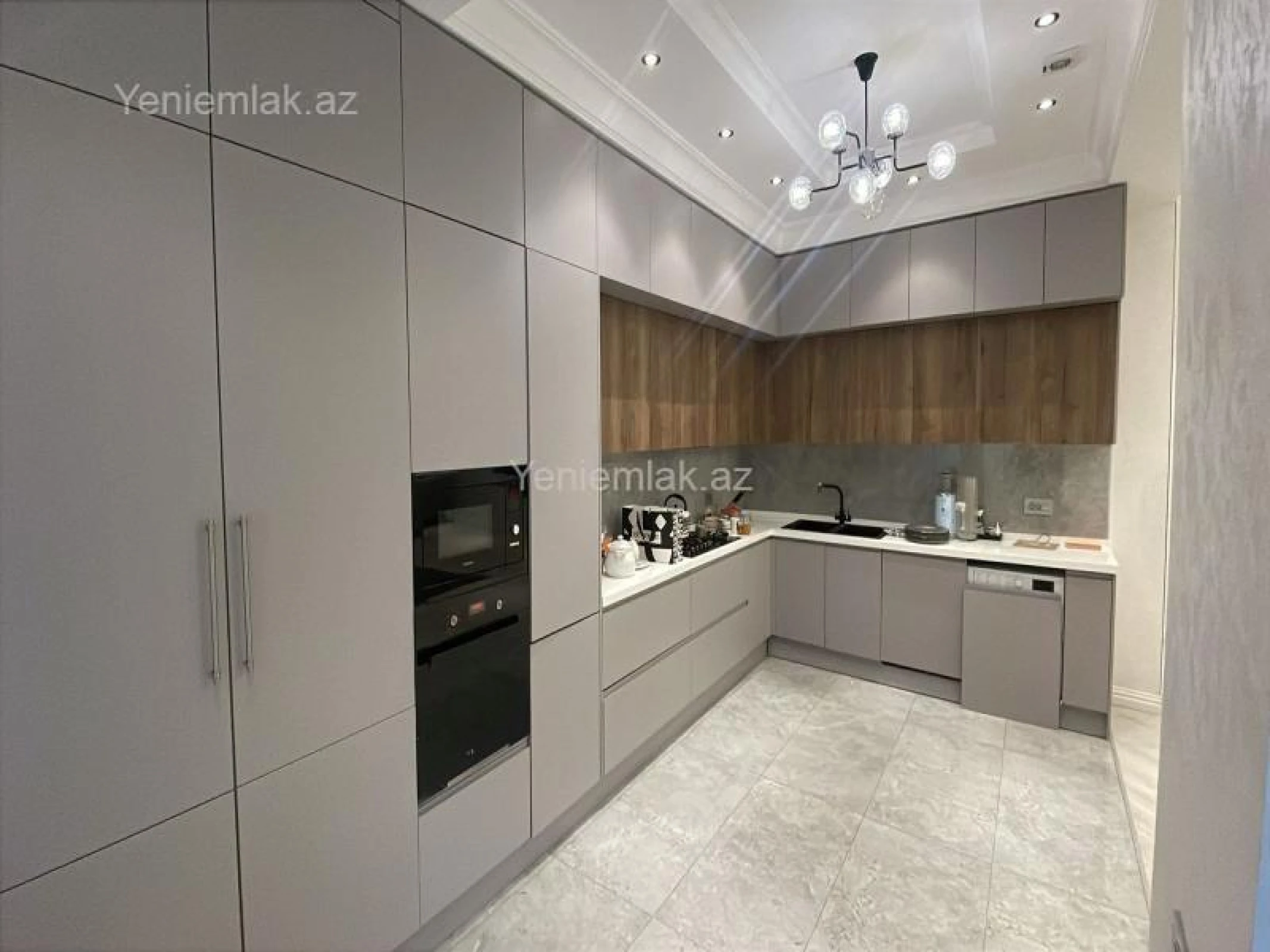 Satılır 3 otaqlı yeni tikili 140 m²