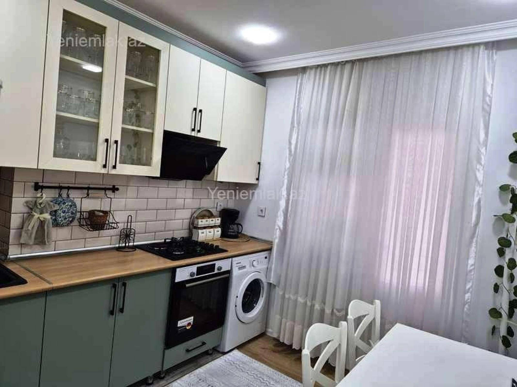 Satılır 2 otaqlı köhnə tikili 60 m²