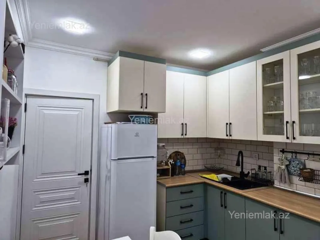 Satılır 2 otaqlı köhnə tikili 60 m²