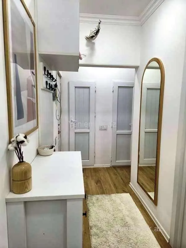 Satılır 2 otaqlı köhnə tikili 60 m²