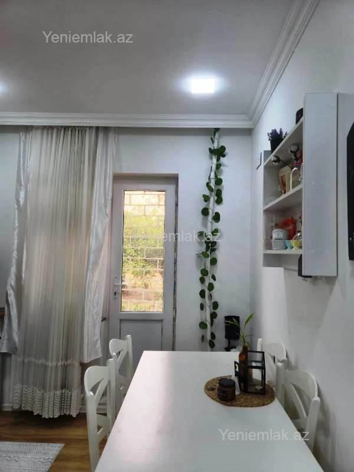 Satılır 2 otaqlı köhnə tikili 60 m²