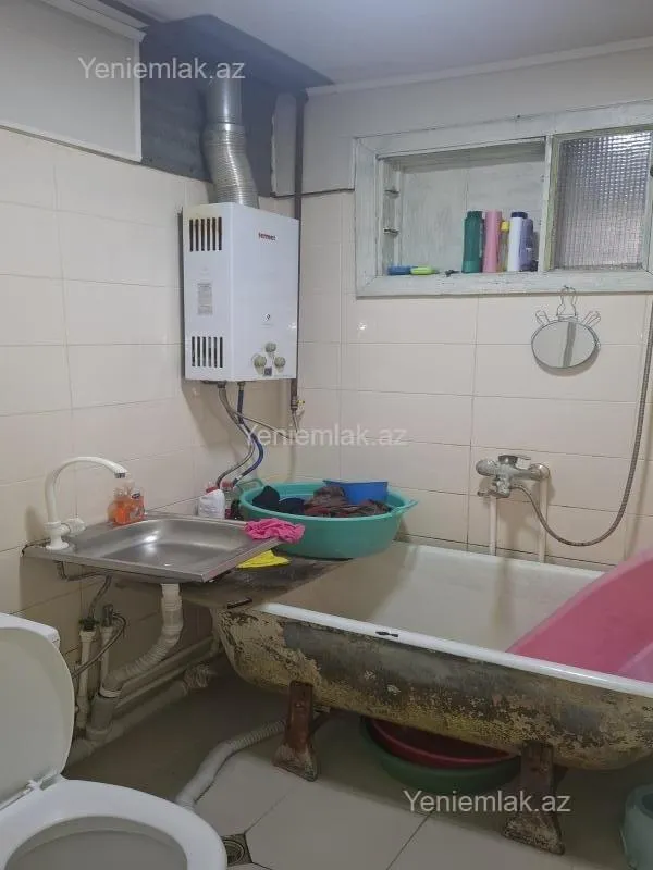 Satılır 1 otaqlı köhnə tikili 42 m²