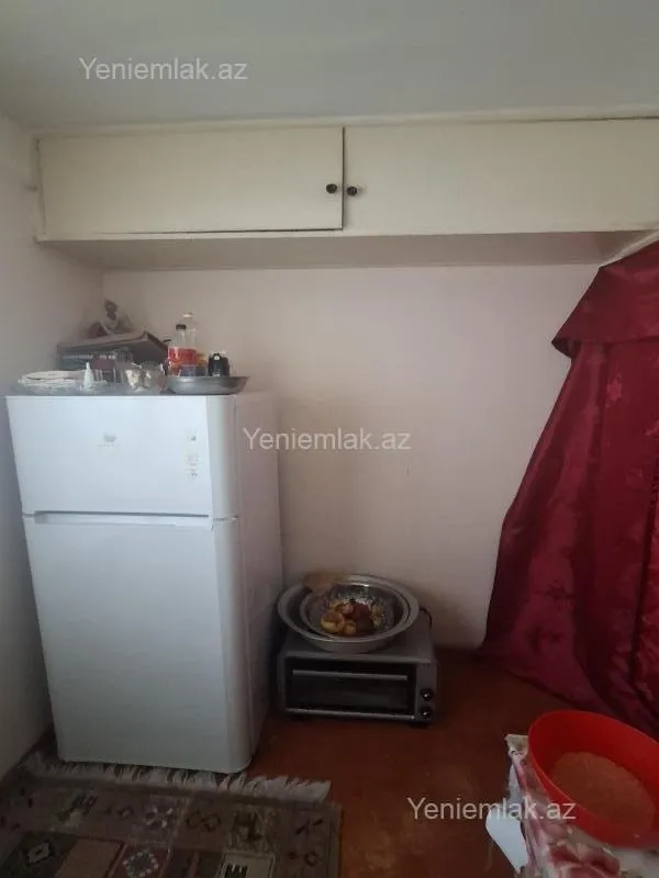 Satılır 1 otaqlı köhnə tikili 42 m²