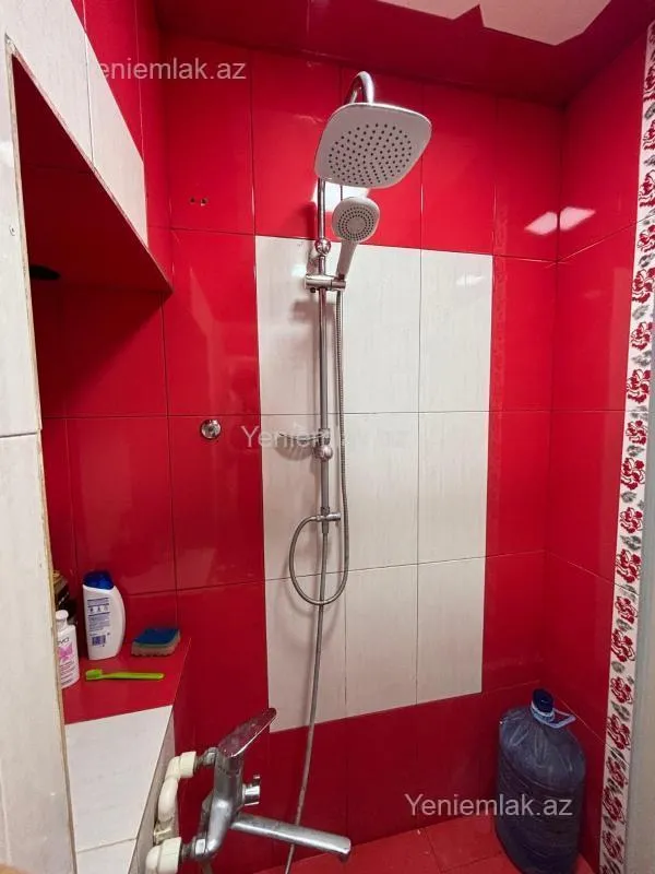 Satılır 4 otaqlı köhnə tikili 110 m²