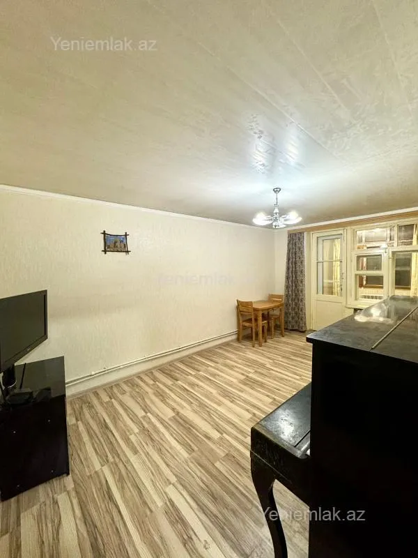 Satılır 2 otaqlı köhnə tikili 65 m²