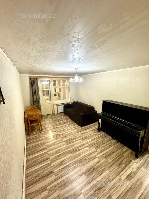 Satılır 2 otaqlı köhnə tikili 65 m²