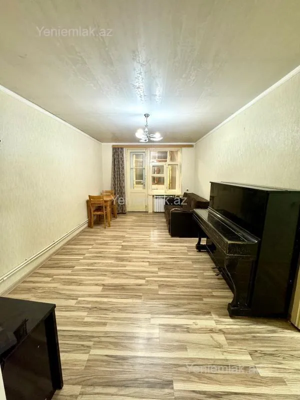 Satılır 2 otaqlı köhnə tikili 65 m²