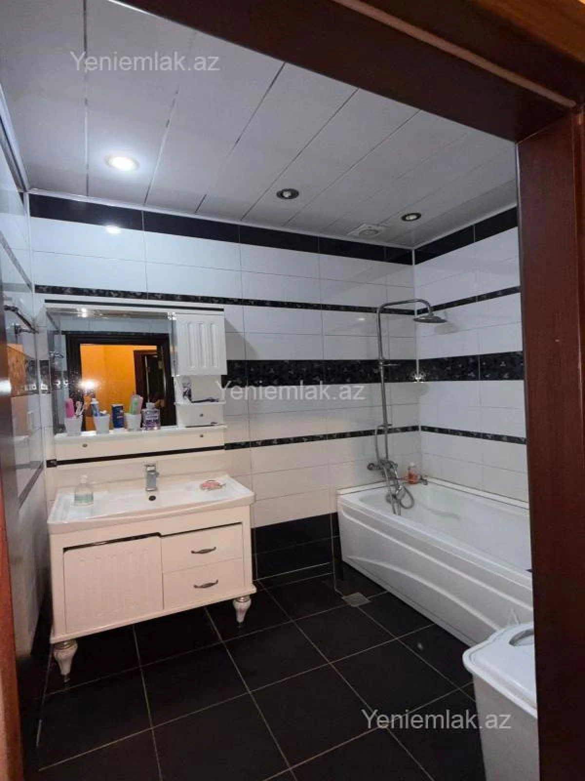 Satılır 3 otaqlı yeni tikili 84 m²