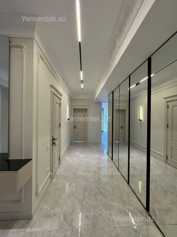 Satılır 3 otaqlı yeni tikili 127.5 m²