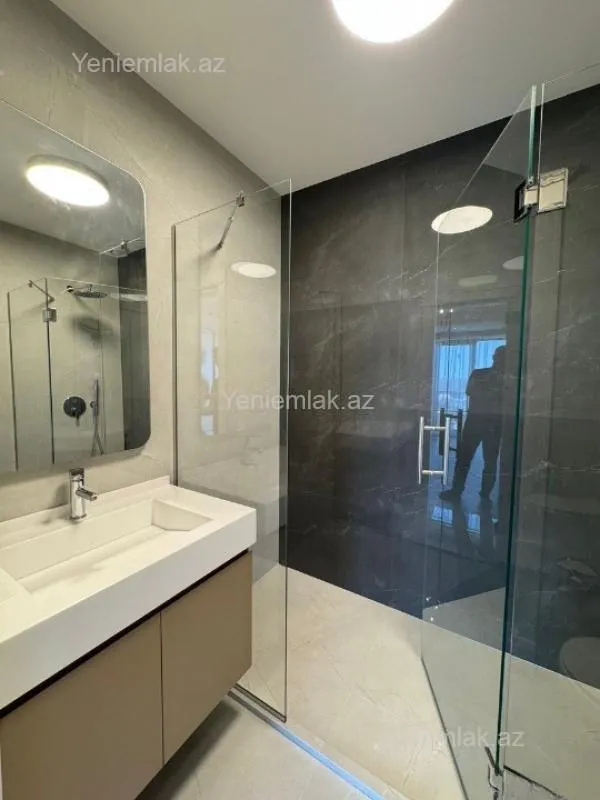 Satılır 3 otaqlı yeni tikili 127.5 m²