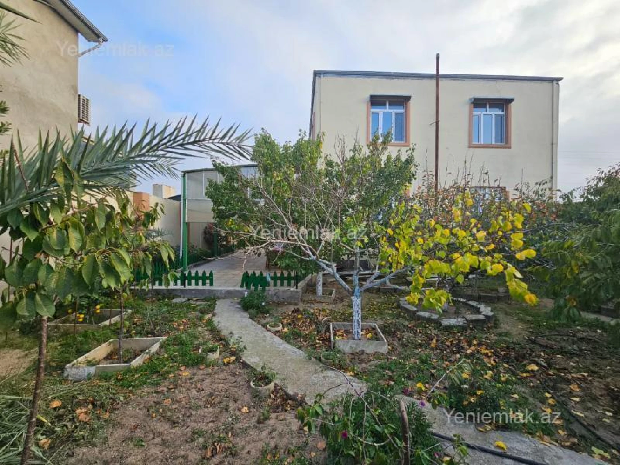 Satılır 4 otaqlı həyət evi 180 m²