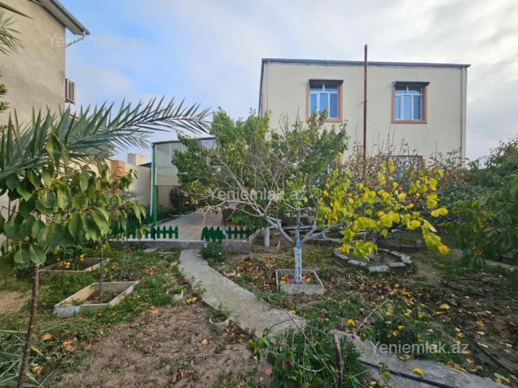 Satılır 4 otaqlı həyət evi 180 m²