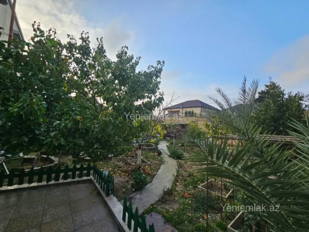 Satılır 4 otaqlı həyət evi 180 m²
