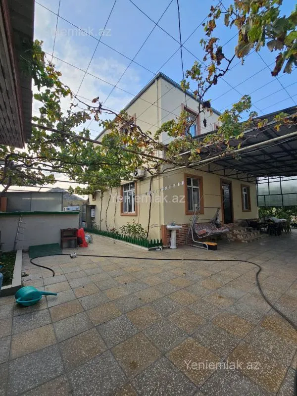 Satılır 4 otaqlı həyət evi 180 m²