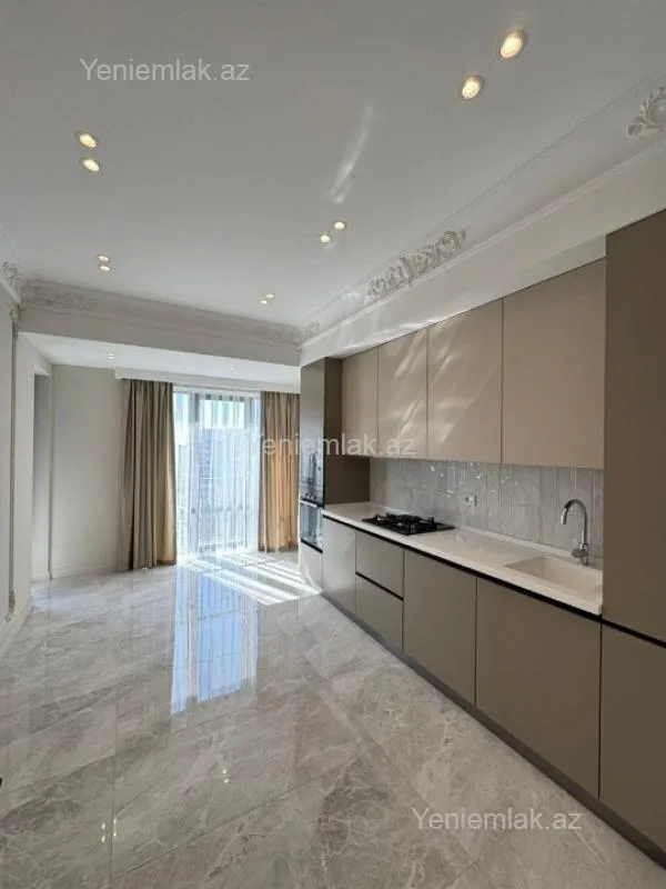 Satılır 3 otaqlı yeni tikili 127.5 m²