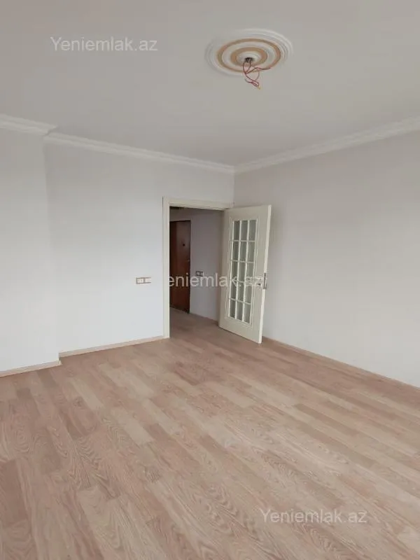 Satılır 2 otaqlı köhnə tikili 55 m²