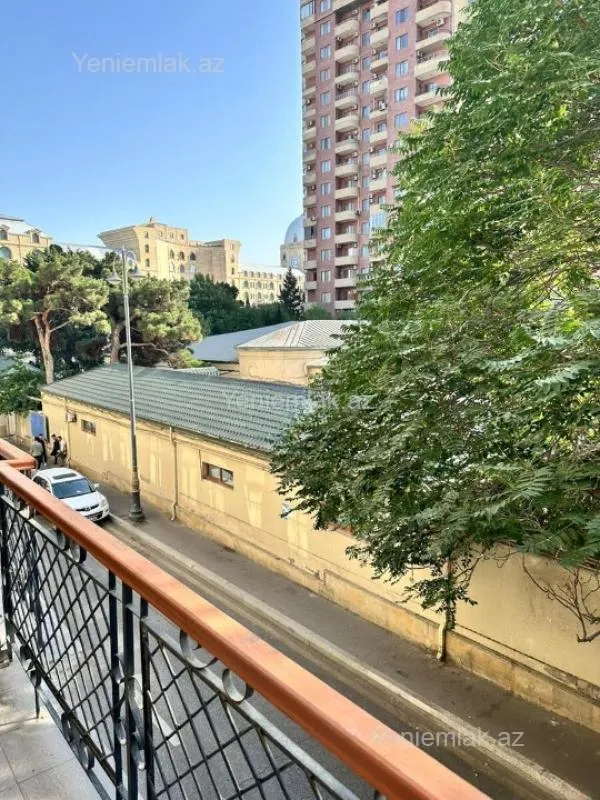 Satılır 2 otaqlı köhnə tikili 80 m²