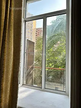 Satılır 2 otaqlı köhnə tikili 80 m²