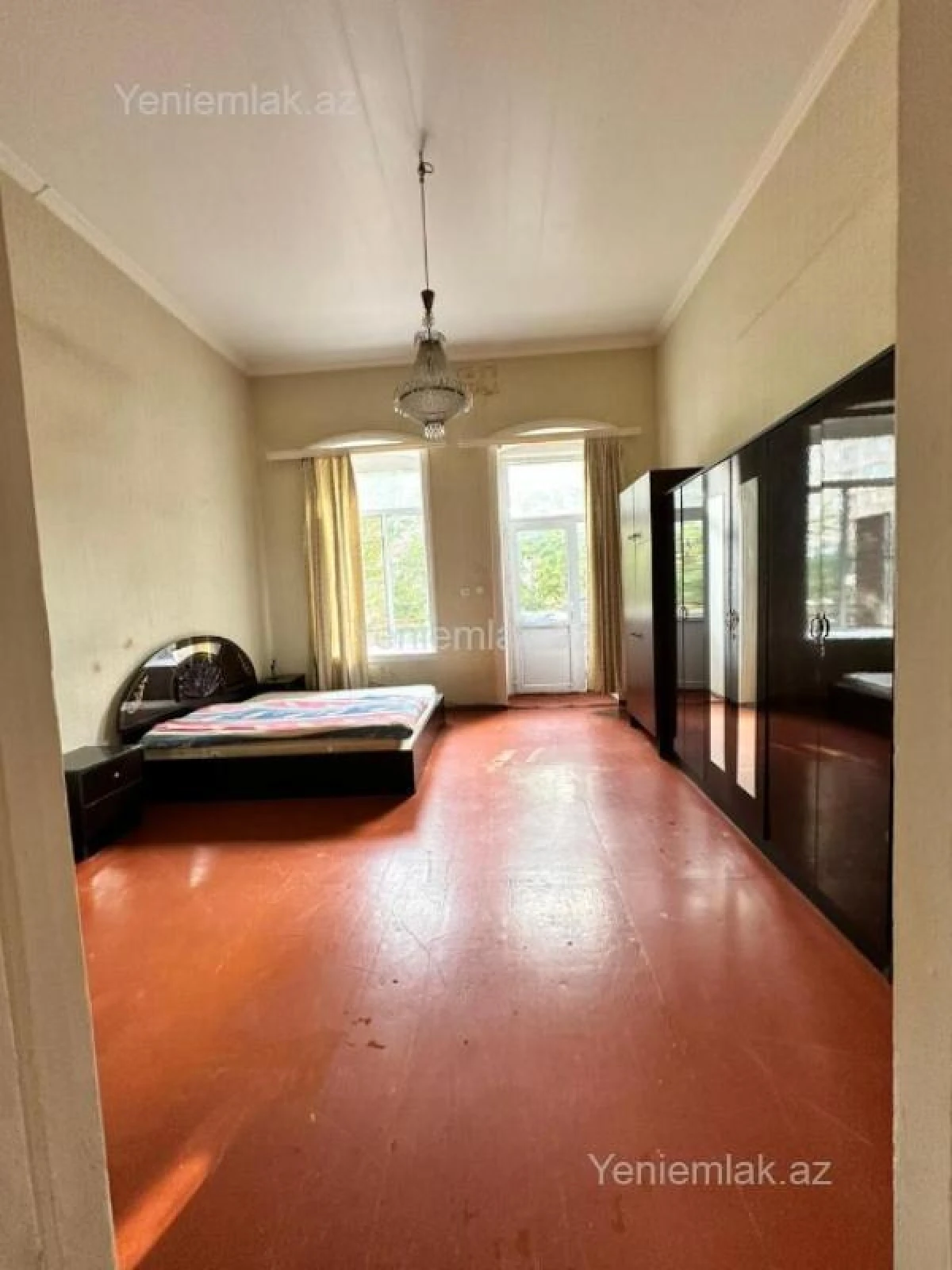 Satılır 2 otaqlı köhnə tikili 80 m²