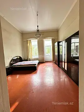 Satılır 2 otaqlı köhnə tikili 80 m²