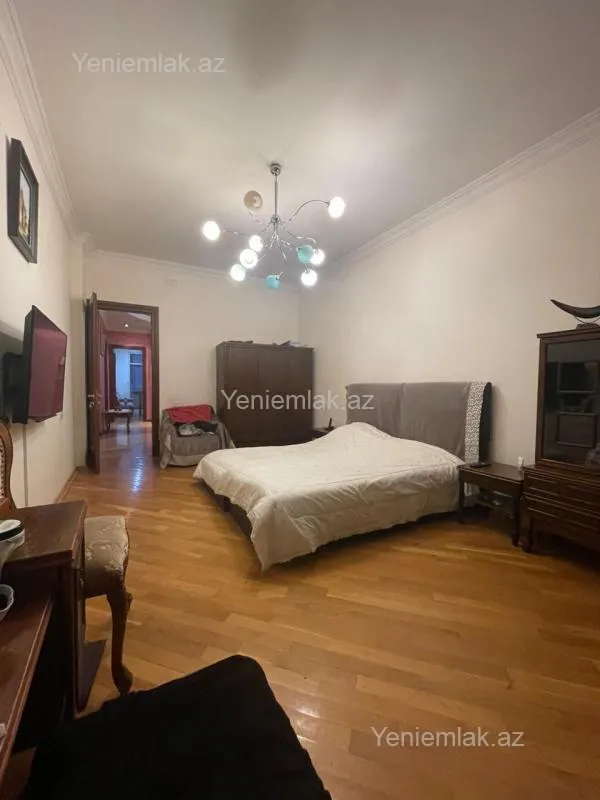 Satılır 3 otaqlı yeni tikili 150 m²