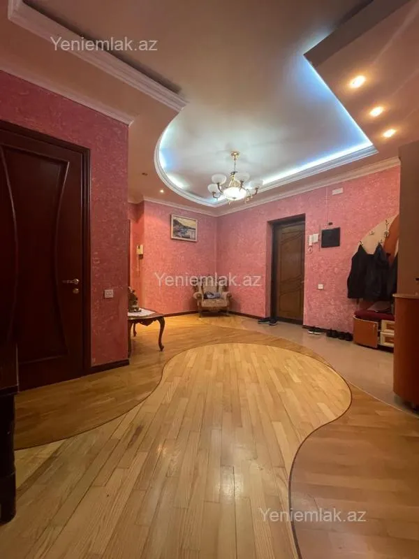 Satılır 3 otaqlı yeni tikili 150 m²