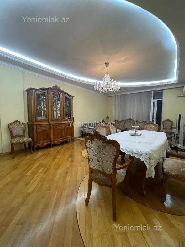 Satılır 3 otaqlı yeni tikili 150 m²
