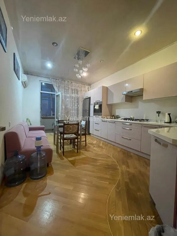 Satılır 3 otaqlı yeni tikili 150 m²