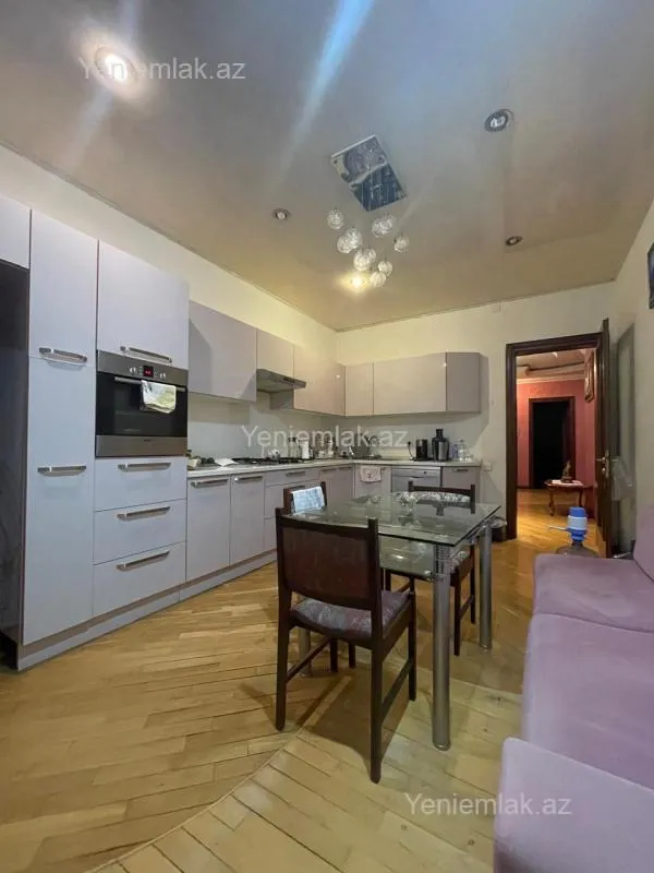 Satılır 3 otaqlı yeni tikili 150 m²