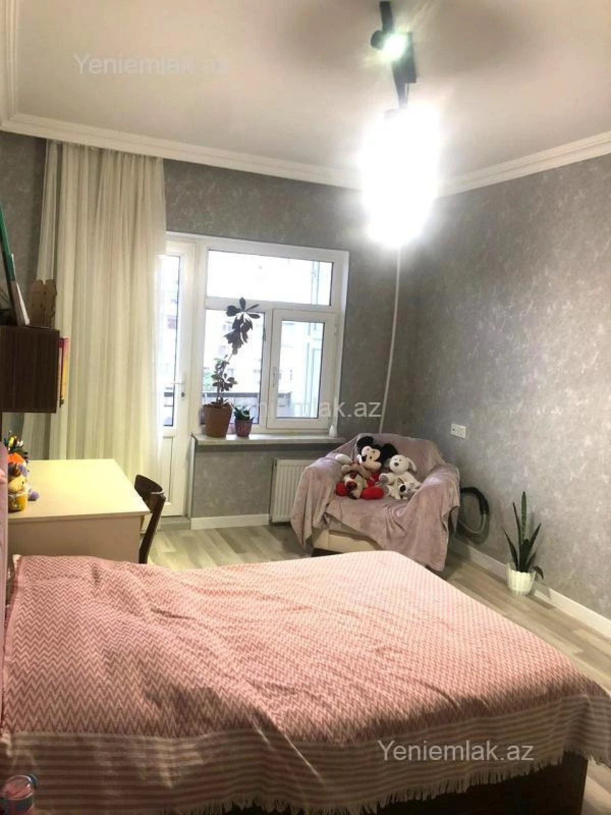 Satılır 3 otaqlı köhnə tikili 90 m²