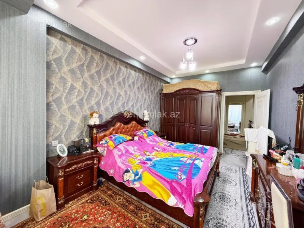 Satılır 3 otaqlı yeni tikili 130 m²