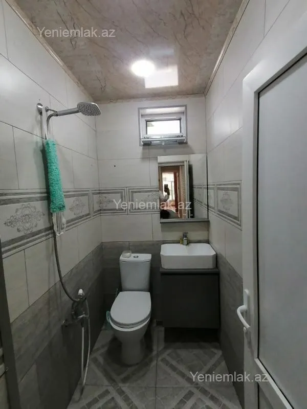 Satılır 6 otaqlı həyət evi 220 m²