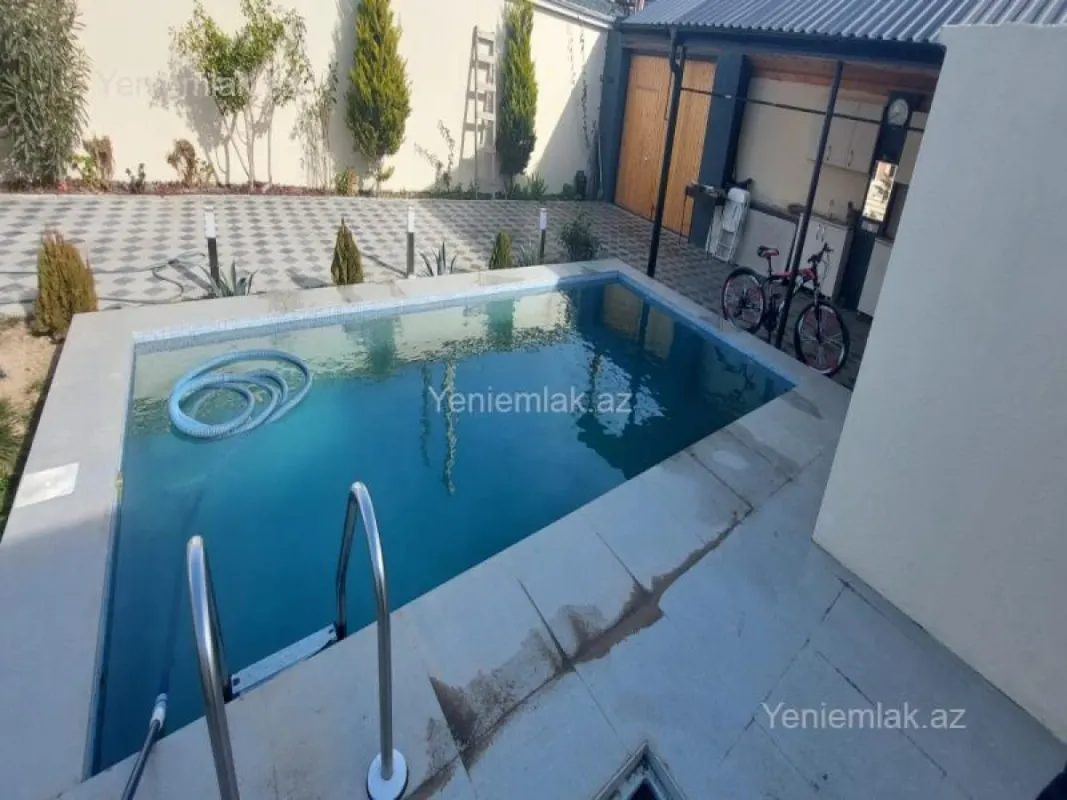 Satılır 6 otaqlı həyət evi 220 m²