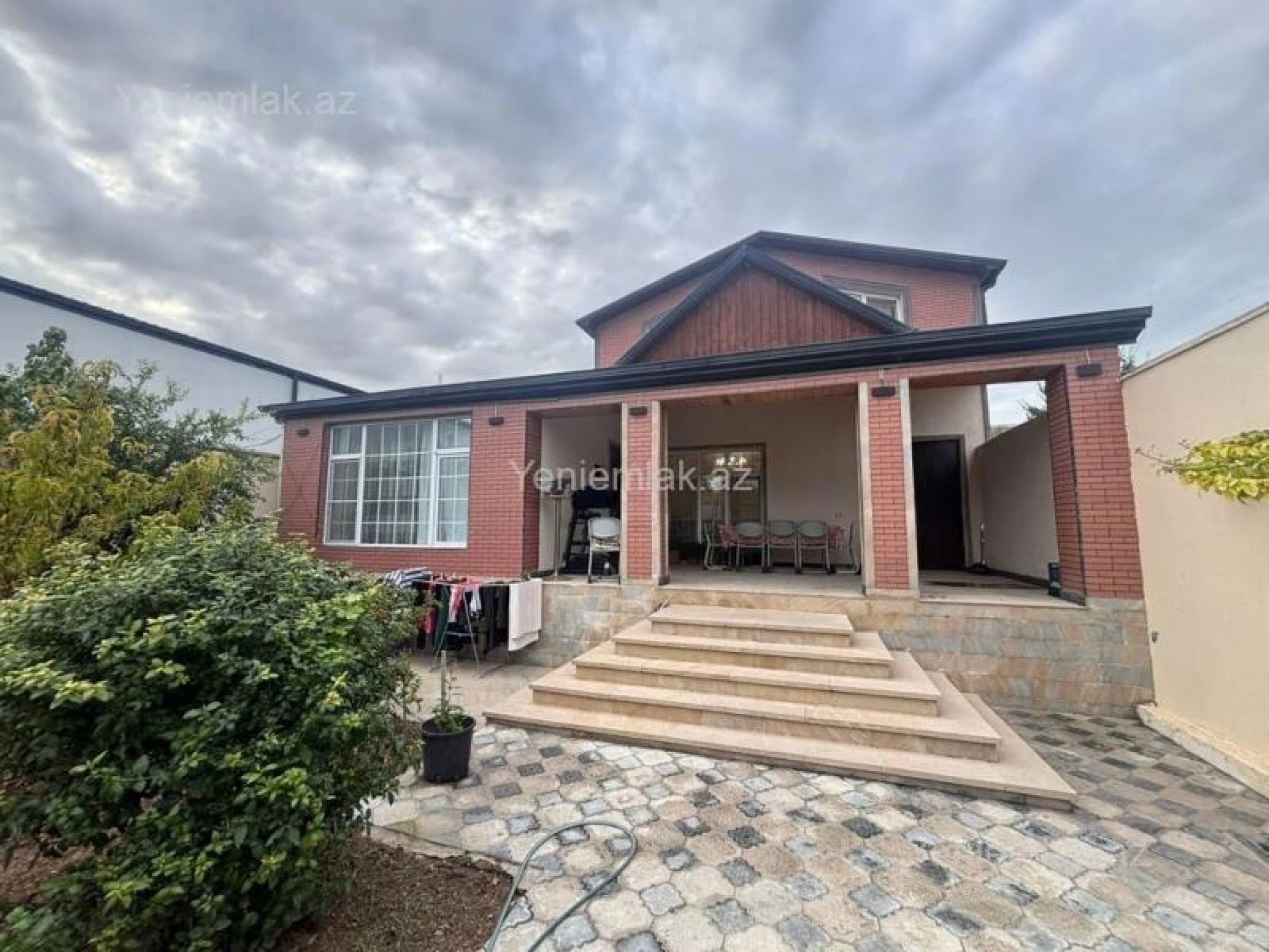 Satılır 6 otaqlı həyət evi 220 m²