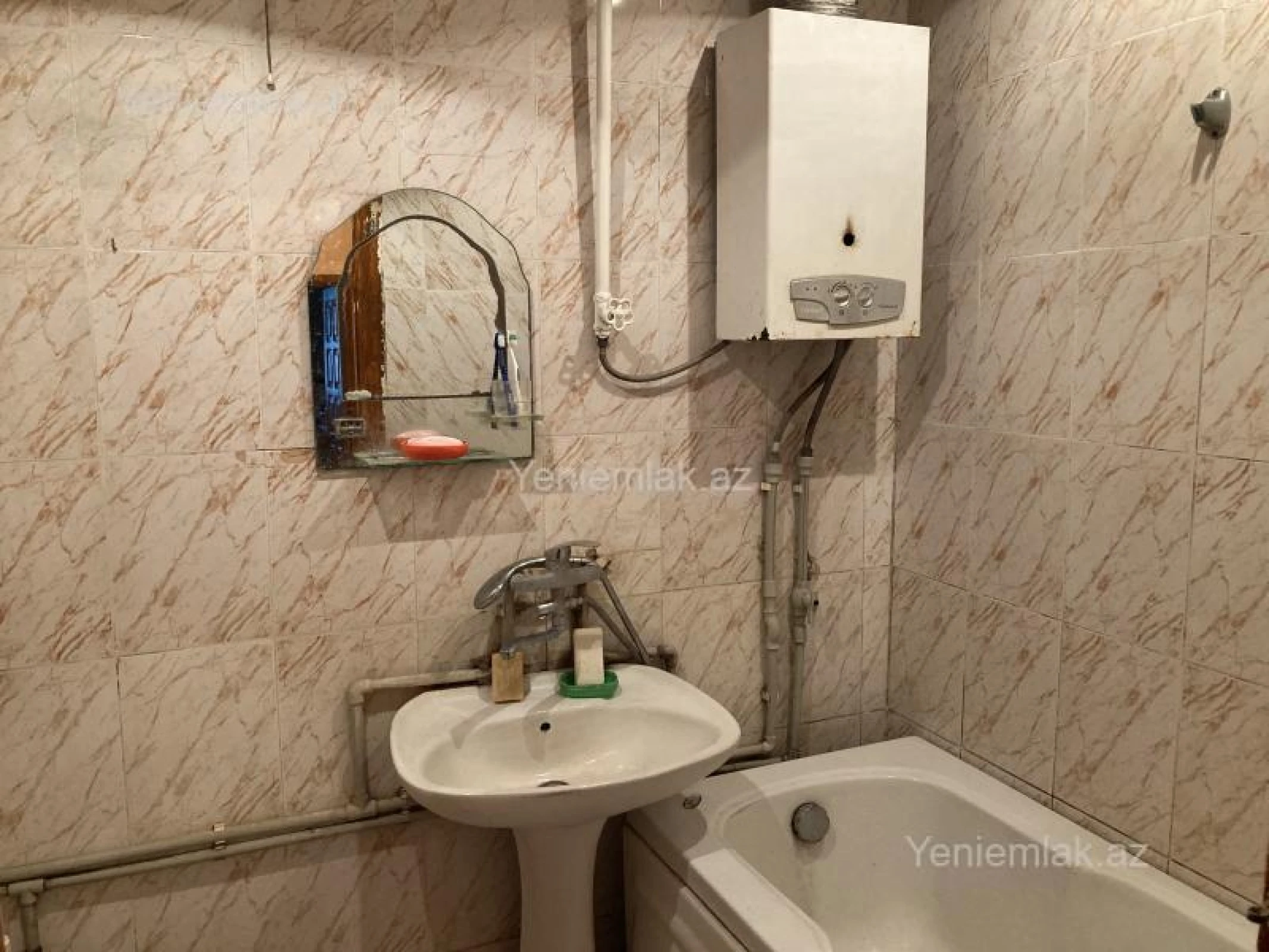 Satılır 3 otaqlı köhnə tikili 65 m²