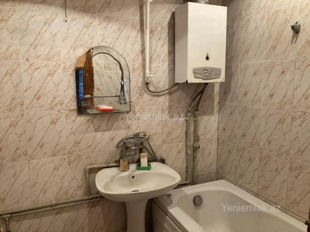Satılır 3 otaqlı köhnə tikili 65 m²