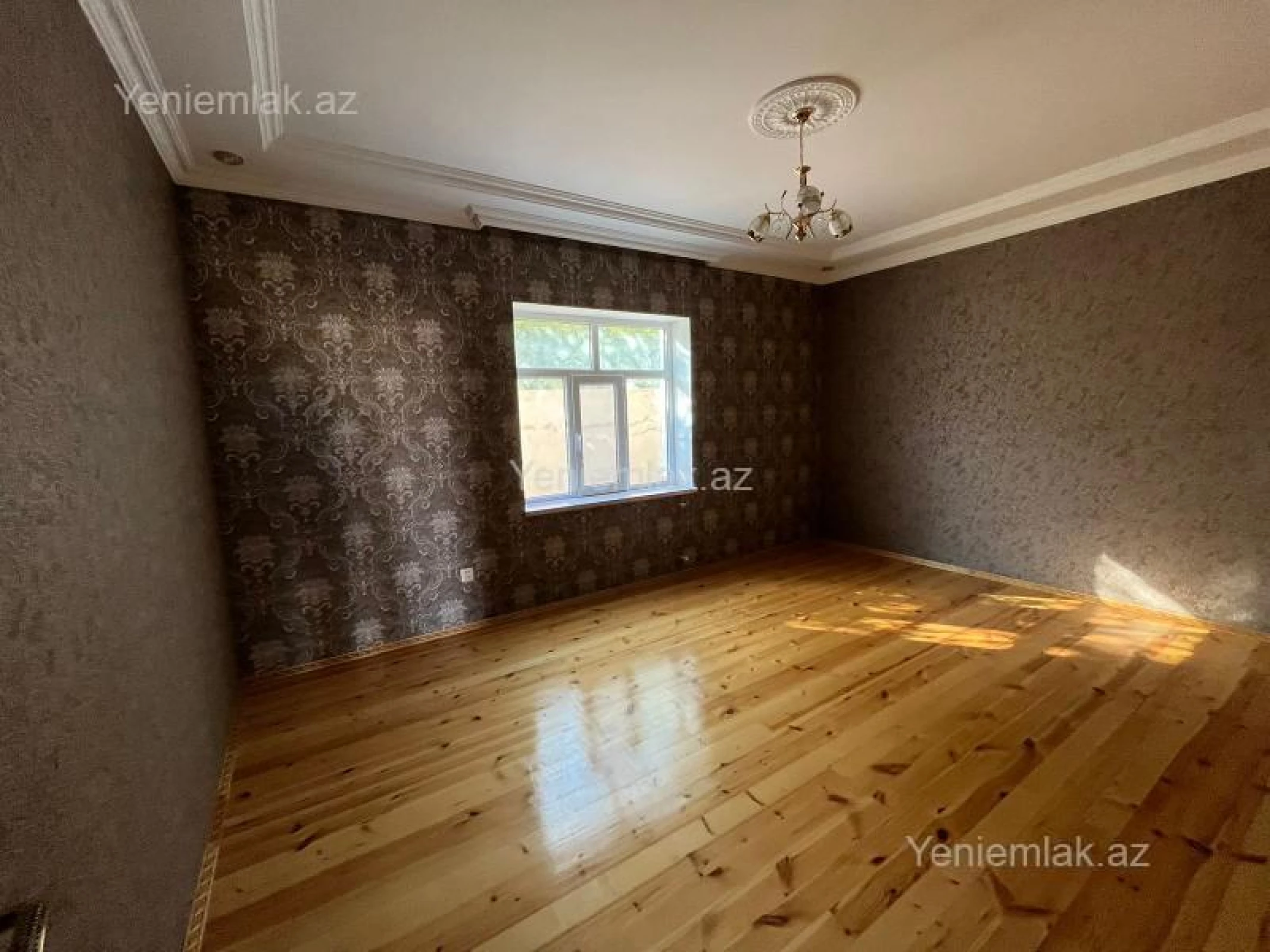 Satılır 5 otaqlı həyət evi 200 m²