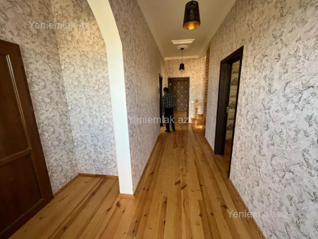 Satılır 5 otaqlı həyət evi 200 m²