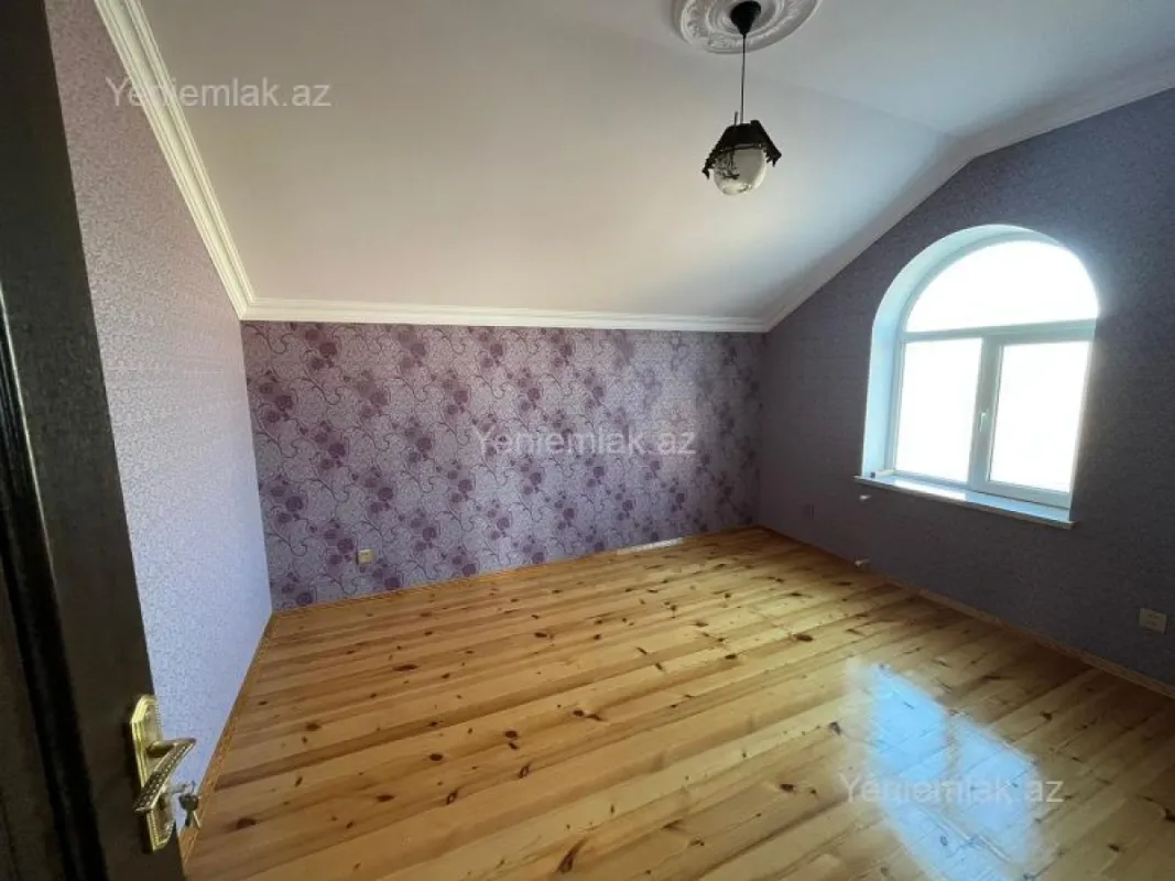 Satılır 5 otaqlı həyət evi 200 m²