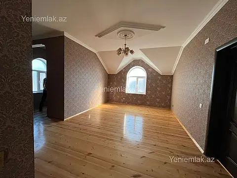 Satılır 5 otaqlı həyət evi 200 m²